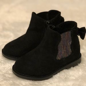 Toddler Girl’s black boots (Size 6)